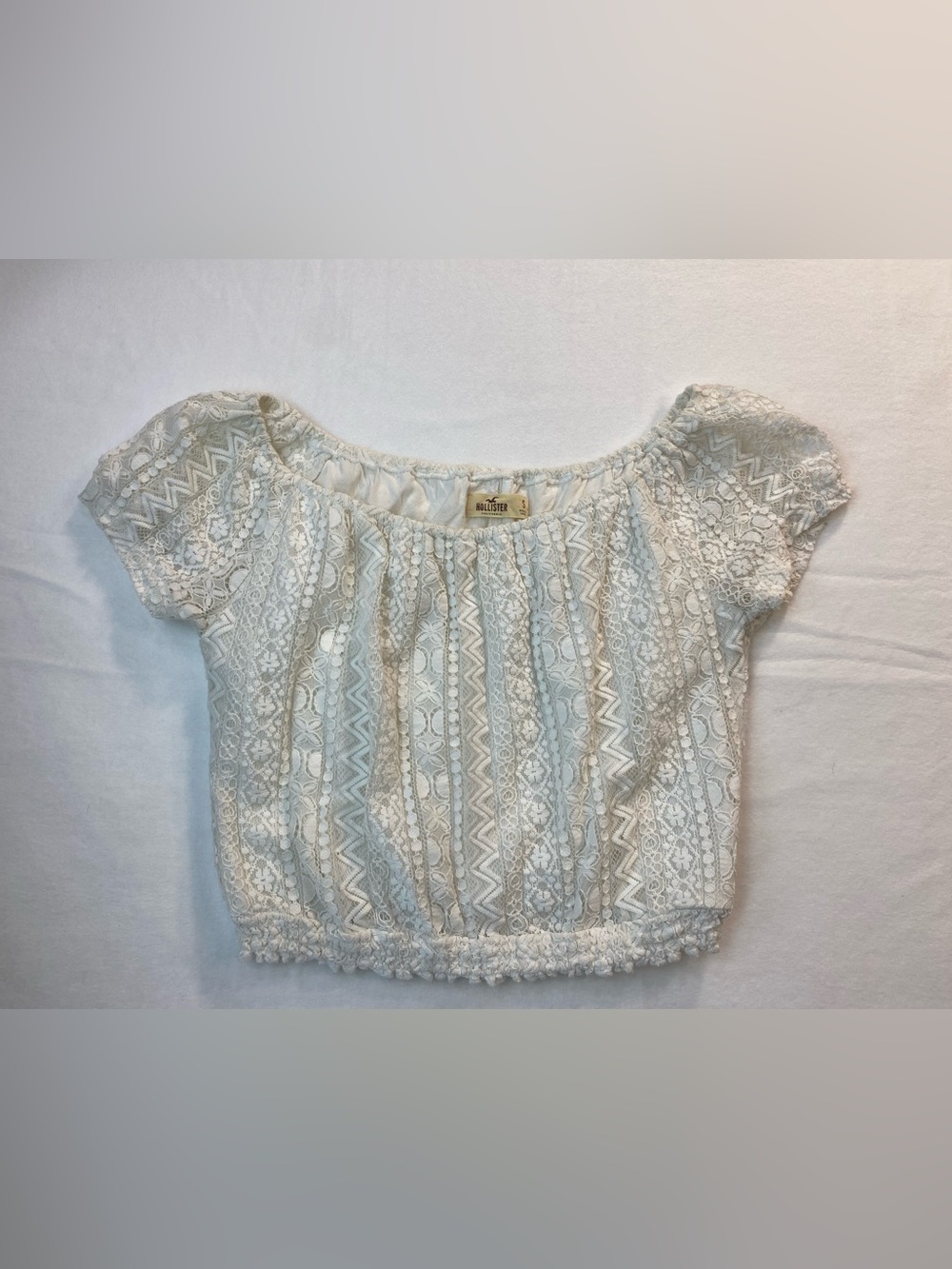 Hollister Cream Lace Cropped Peasant Blouse